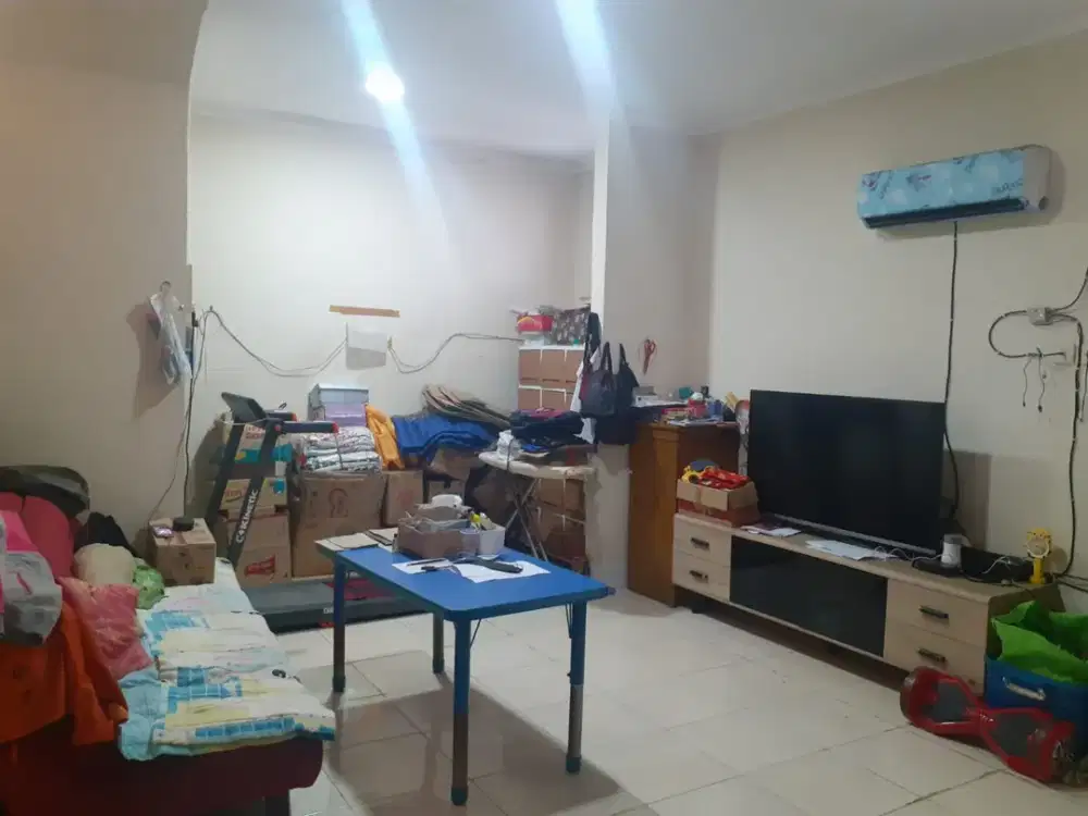 Rumah Luas 142m Bagus Siap Huni di Jl. Taman Flamboyan V