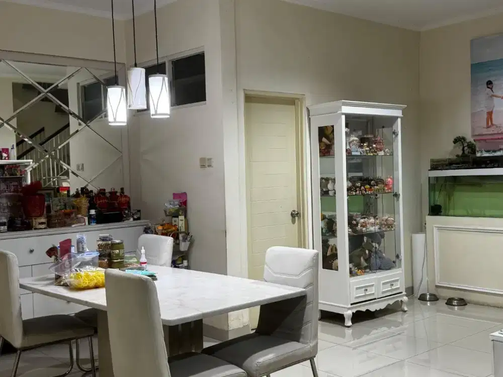 Dijual Rumah di Golf Lake Residence, Uk.8x15m2,Fully Furnish, SHM
