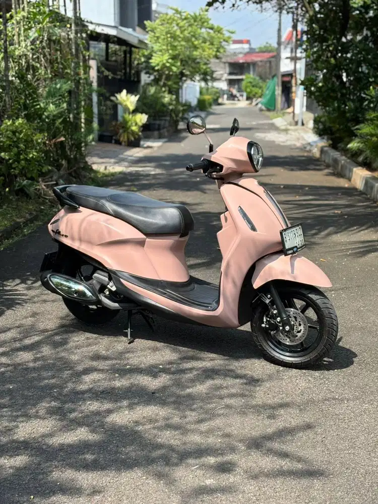 YAMAHA GRAND FILANO HYBRID CONNECTED 2024