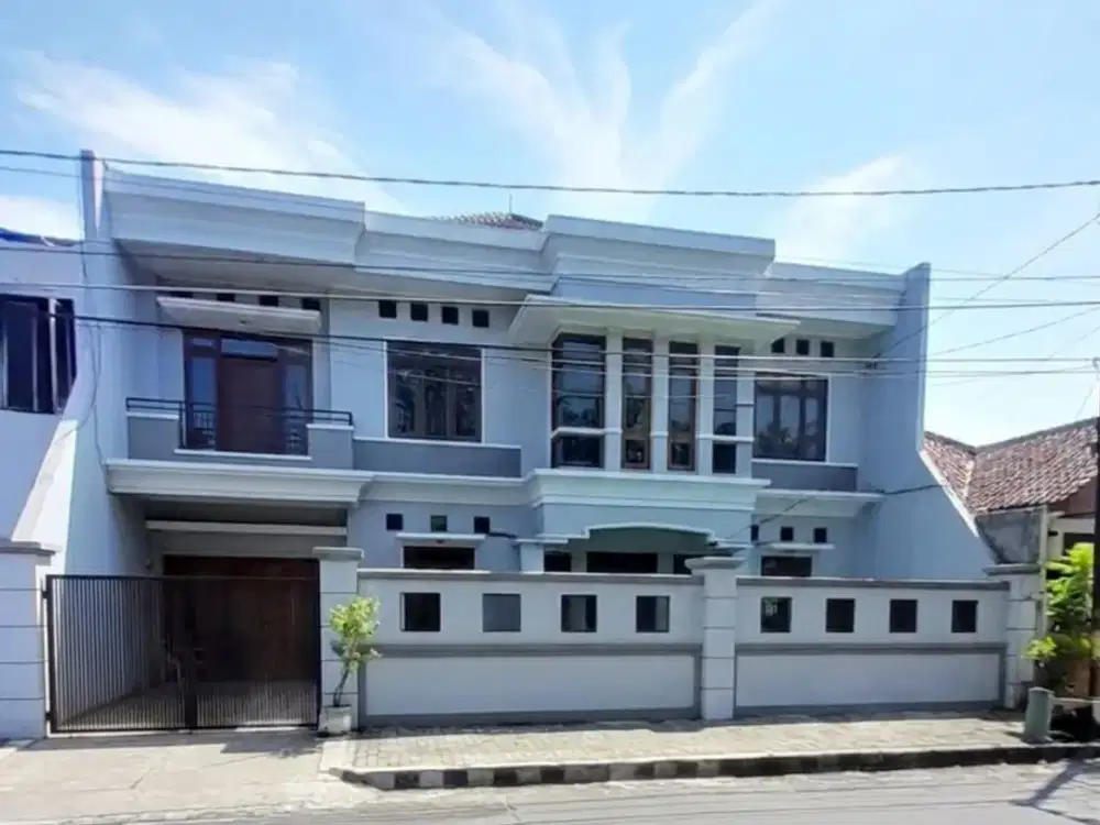 Rumah Manyar Tirtoyoso mewah, di jln utama, siap huni, lantai marmer, cocok utk usaha, selangkah ke GM, kampus ITS & Unair