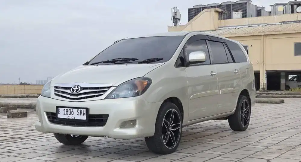 (DP.10JT) Toyota innova G AT 2010
