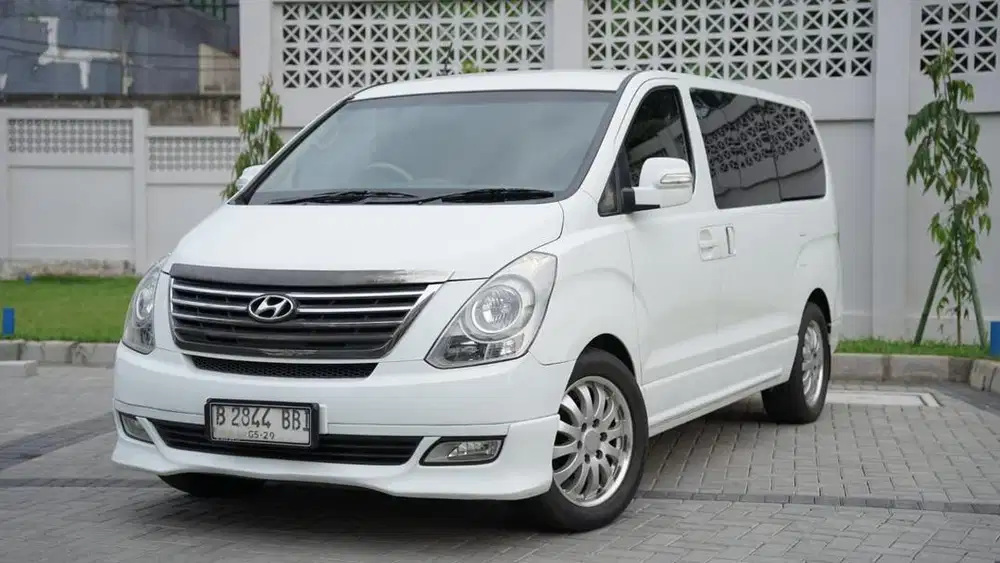 HYUNDAI H-1 ROYAL DIESEL PUTIH 2014 A/T. KM 63RB