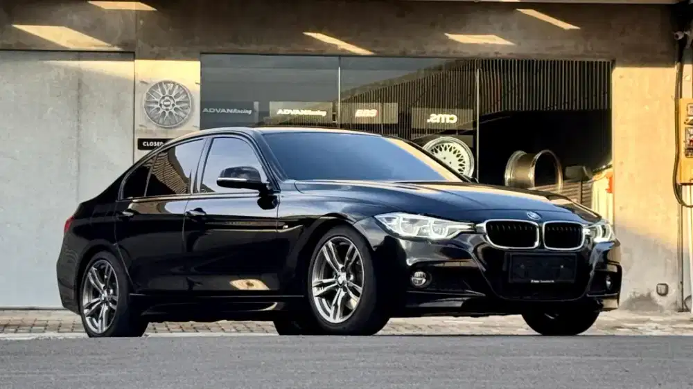 KM 31 RB BMW 330I M-SPORT AT 2016 BENSIN