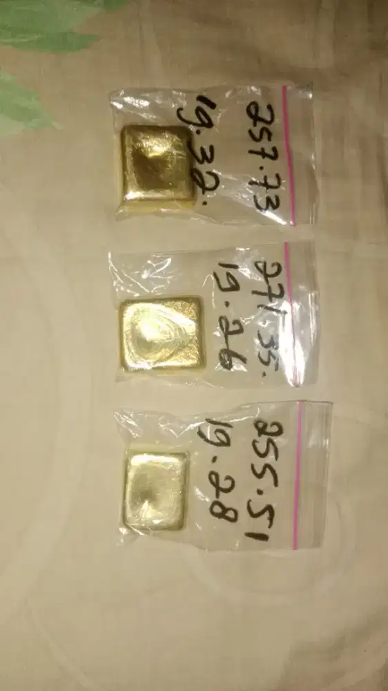 Ready emas murni kadar 99% di Surabaya dari peleburan perhiasan