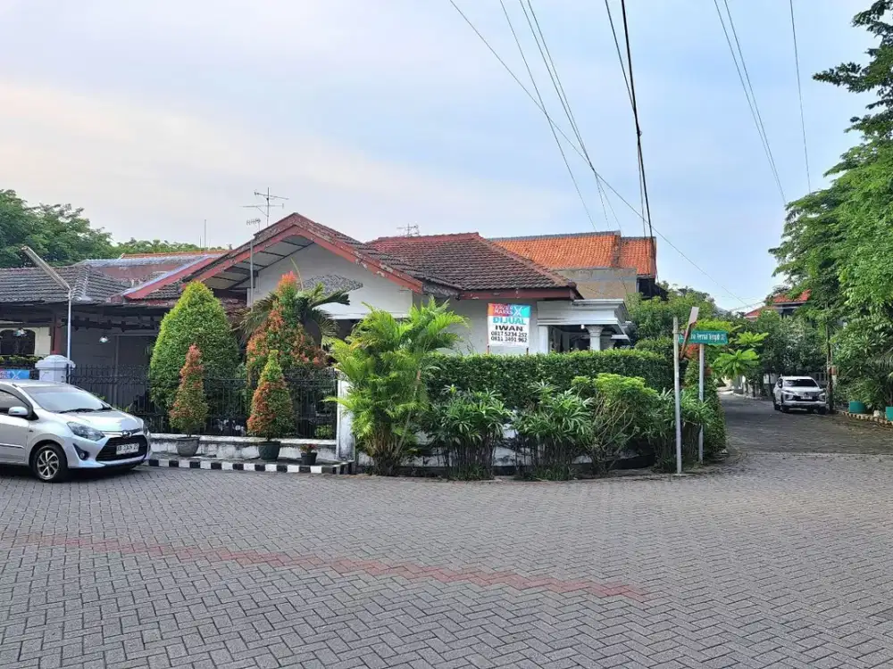 Rumah  Wisma permai Tengah I Jalan utama , hadap  Selatan /Timur