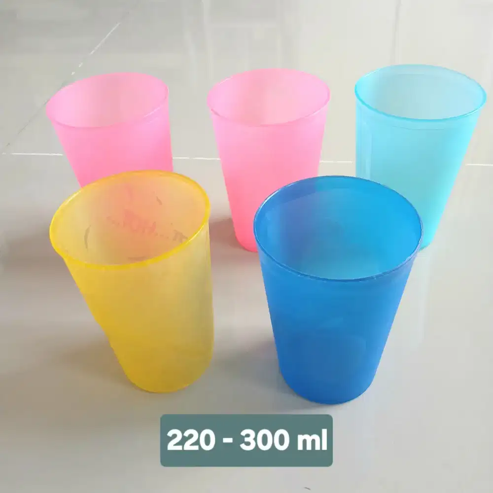 Gelas plastik Alaska dan random merk 220 - 300ml total 5pcs, bekas