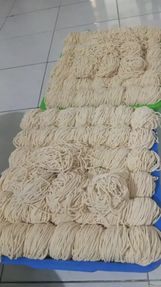 karyawan produksi makanan
