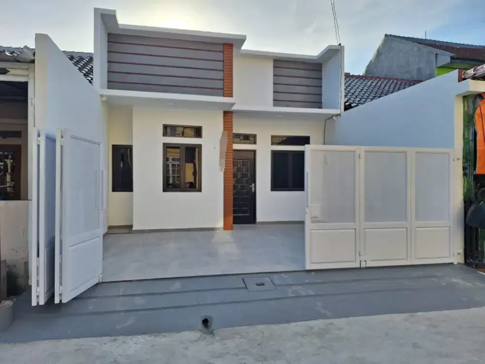 Rumah Dua Carport, bisa masuk dua Mobil.  Bumi Rinjani Bekasi