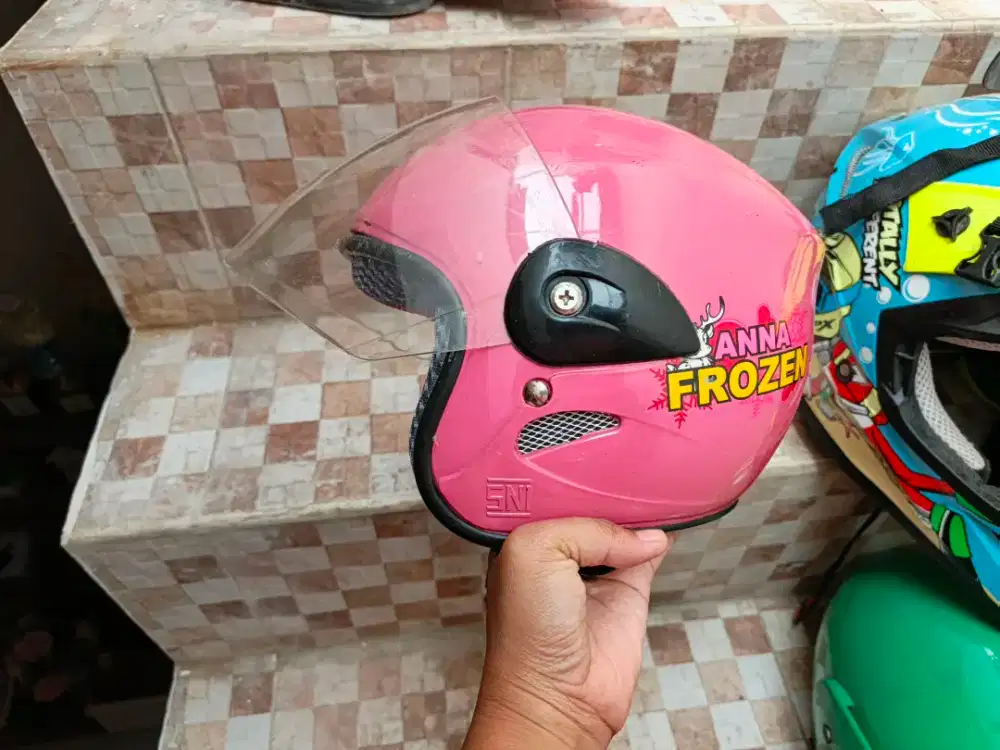 Helm Anak perempuan