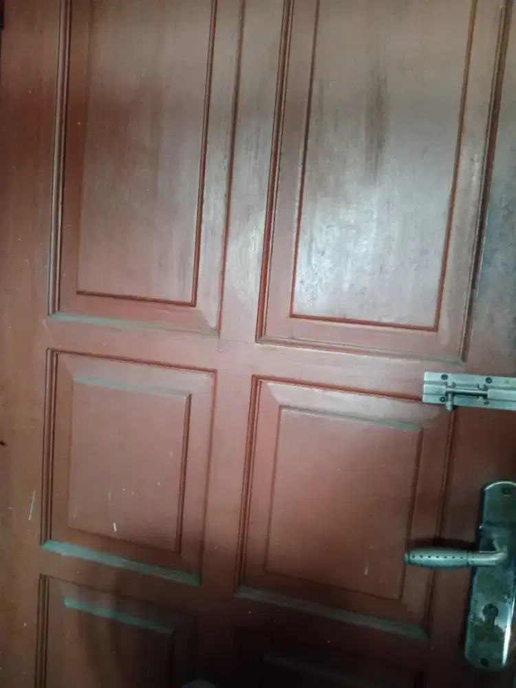 Pintu kuat kokoh