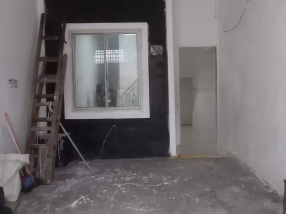 ANA DISEWAKAN RUMAH UK 4X20M DI JALAN 1 MOBIL JELAMBAR
