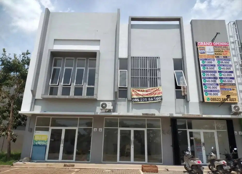 Ruko Siap Pakai, Ada 2 AC, Carport Luas