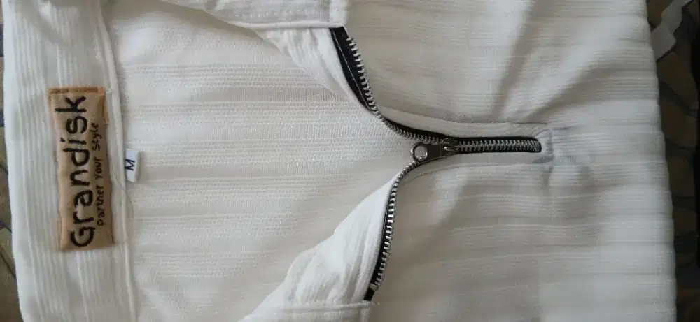 Baju kerah zipper resleting putih