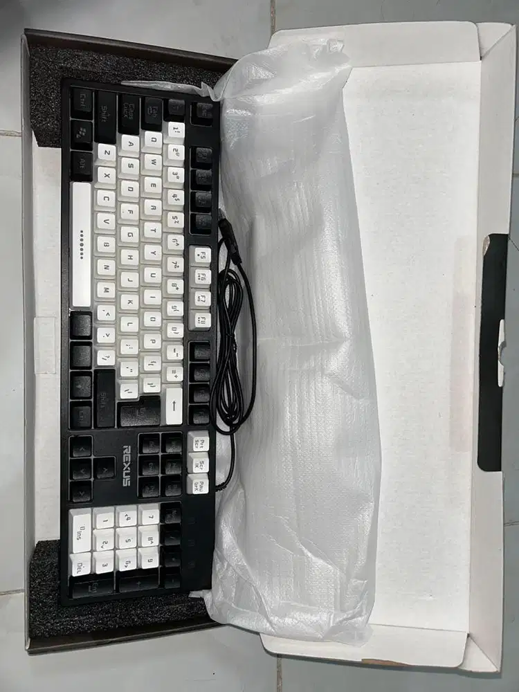 keyboard gaming bekas masih mulus tidak ada lecet