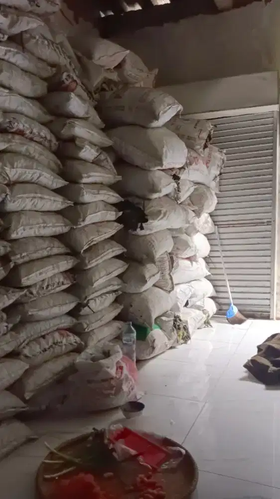 Arang kayu dan batok karungan