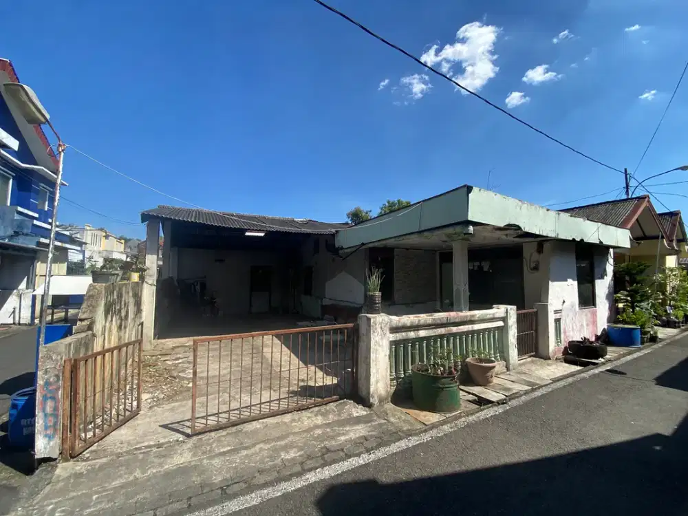 Dijual Rumah Dekat dengan Wisata Pantai Tirang di Jl. Watugunung Krapyak, Semarang