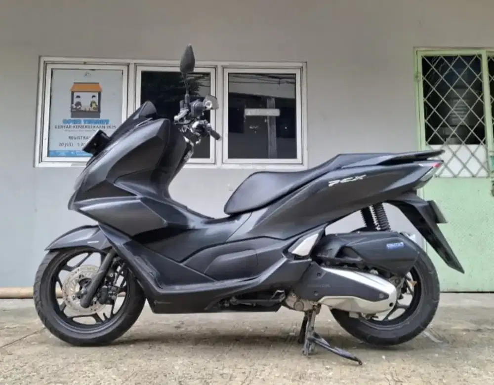 Di jual cepat Honda PCX CBS tahun 2022 Kondisi Mulus No Minus