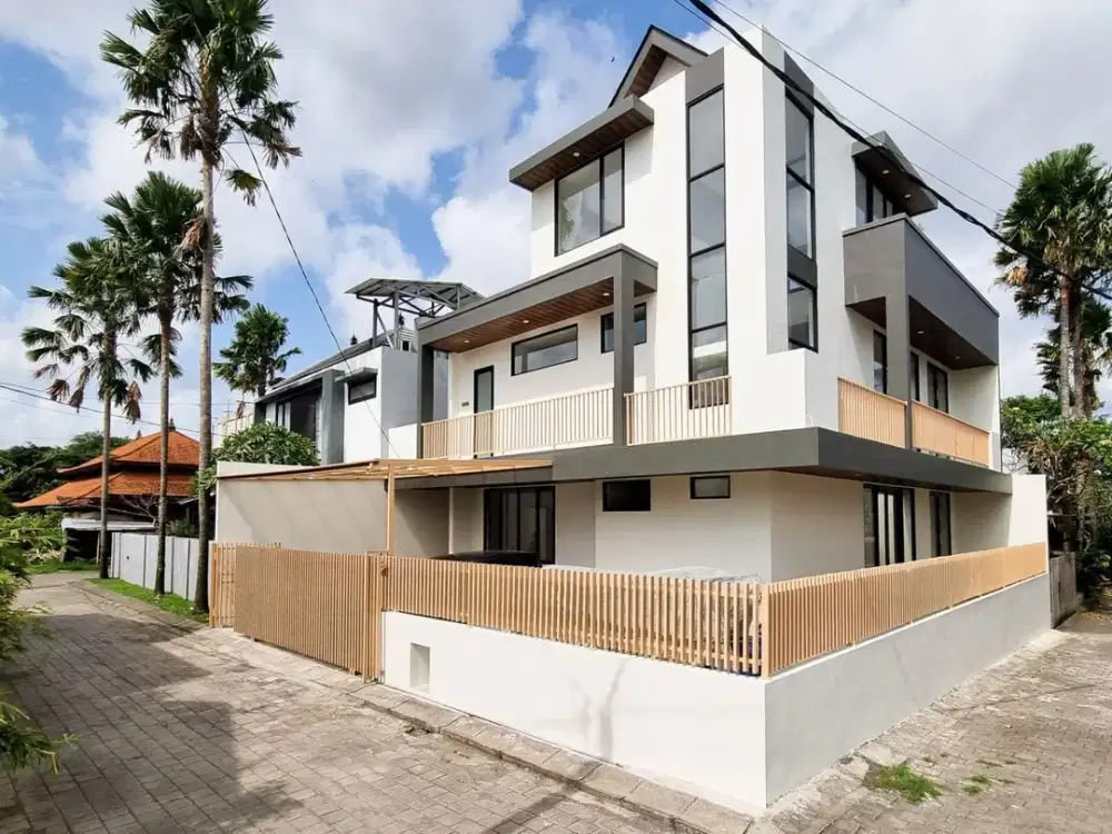 Modern Luxury House – 3 Lantai dengan Desain Elegan
