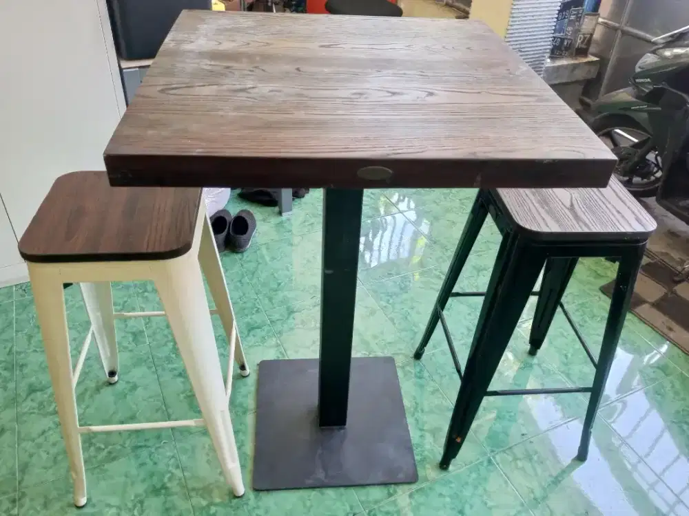 Meja bar informa