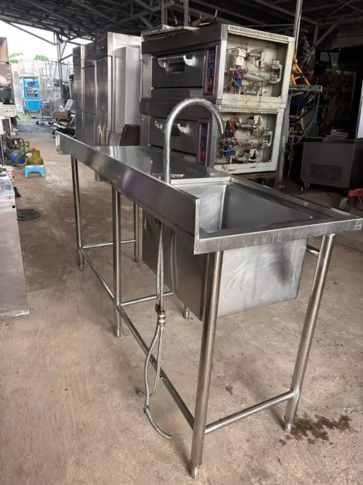 SINK 1 LUBANG SAYAP

Ukuran 180x60x85
Lubangnya 50x40x30
Bahan tebal
