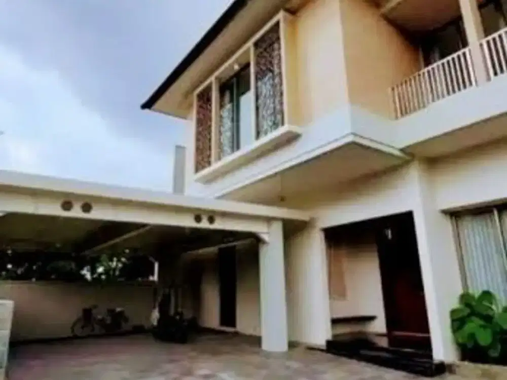 Rumah Mewah Kolam Renang Graha Natura Surabaya Barat *DN