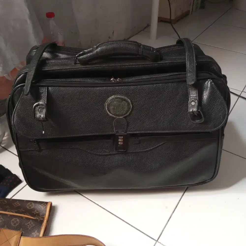 Dijual cepat borongan semuanya tas koper kulit dll