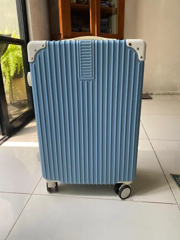 Koper Warna Biru