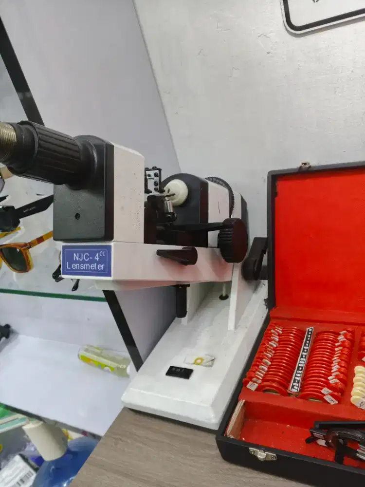 Lenso kacamata manual