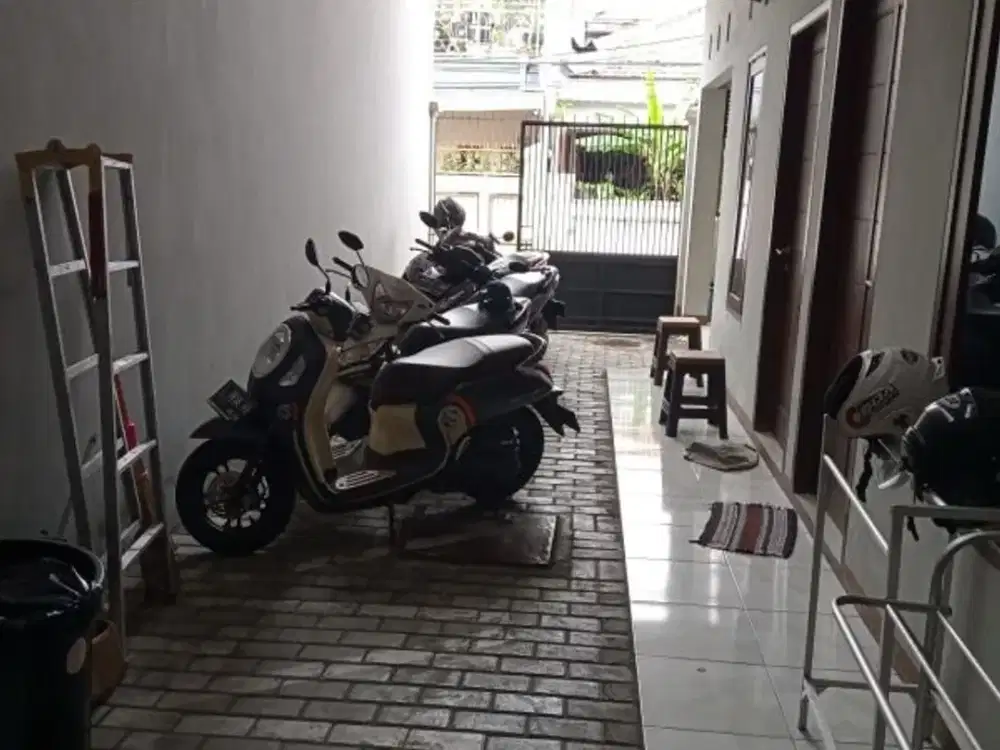 DIJUAL Rumah kost&sup2; an AKTIF di Ketintang Baru - akses dr A.Yani. *TN