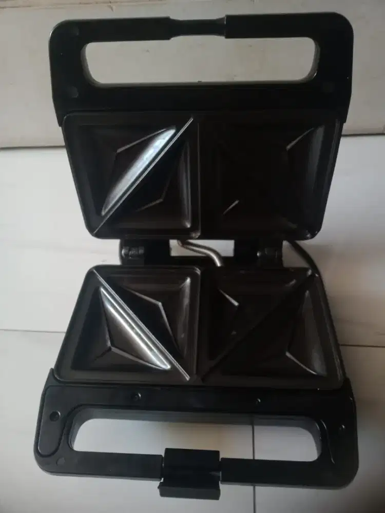 Alat Pemanggang Roti Listrik