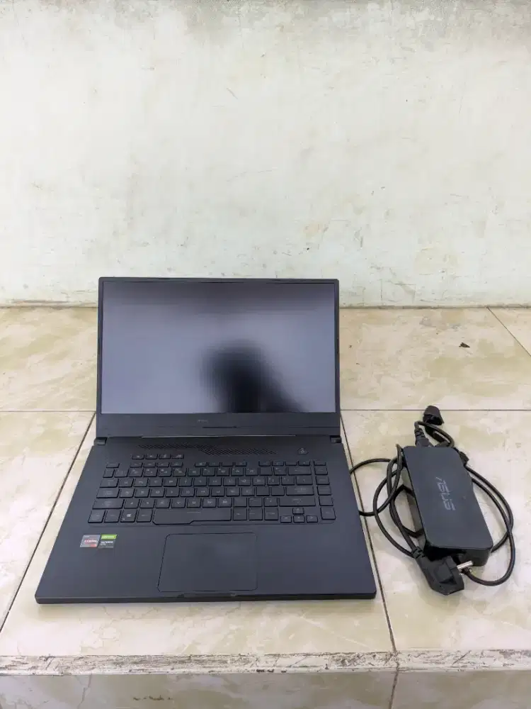 ASUS ROG Zephyrus G15 AMD Ryzen 7 3750H GTX 1660Ti 16GB RAM 512GB SSD