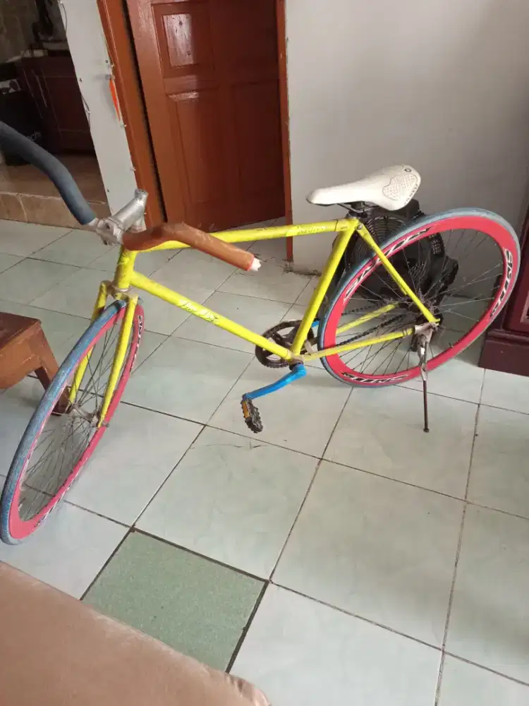 Sepeda Fixie tidak ada merck