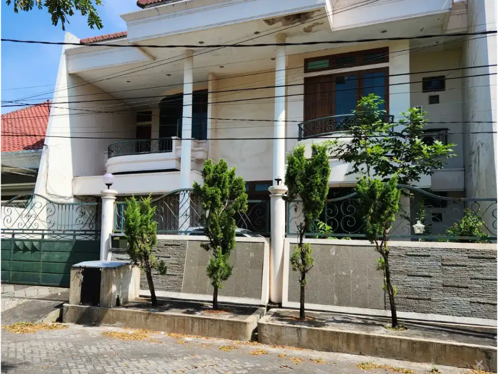 RUMAH BESAR SUTOREJO DI JALAN RAYA,  ROW JALAN 15 METER. SHM. LT ±450