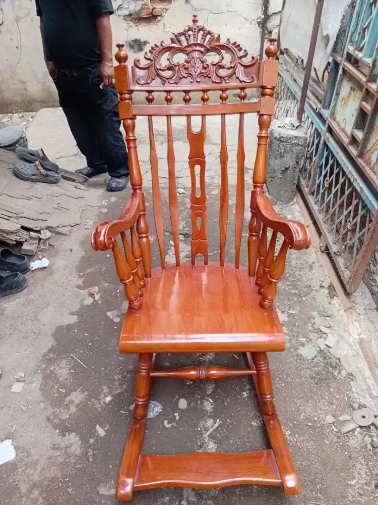 Kursi goyang kayu jati