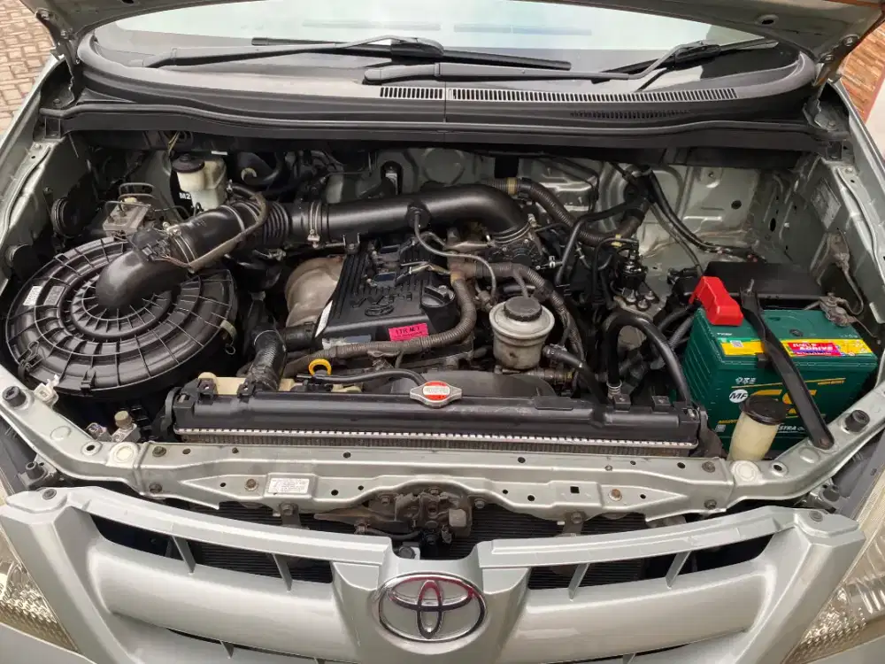 Kijang Innova 2.0 type V 2004. Manual