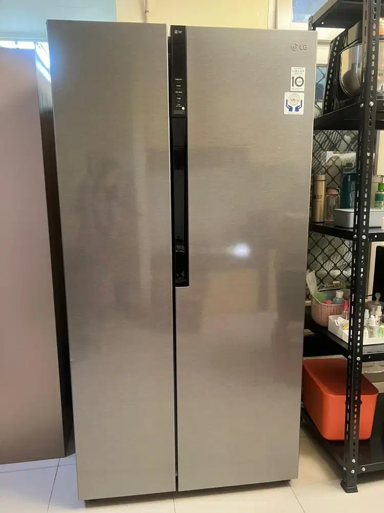 Kulkas LG 2 Pintu 679 L