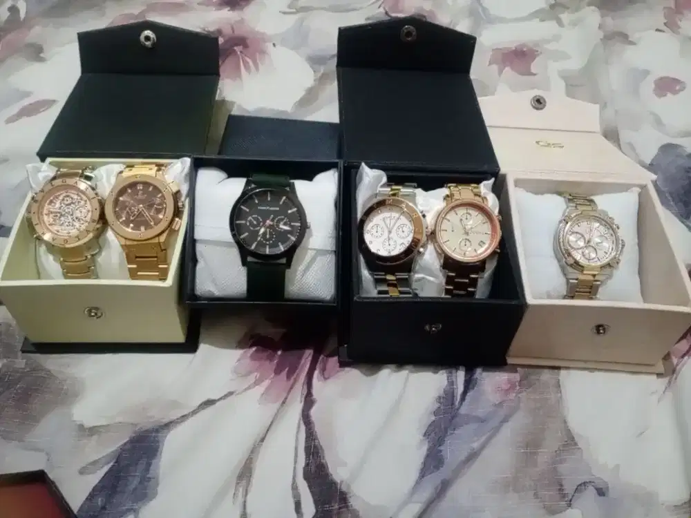 jam tangan..  tinggal pilih