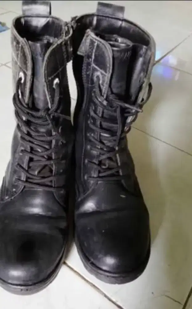 Di jual sepatu scurity ukuran 40
