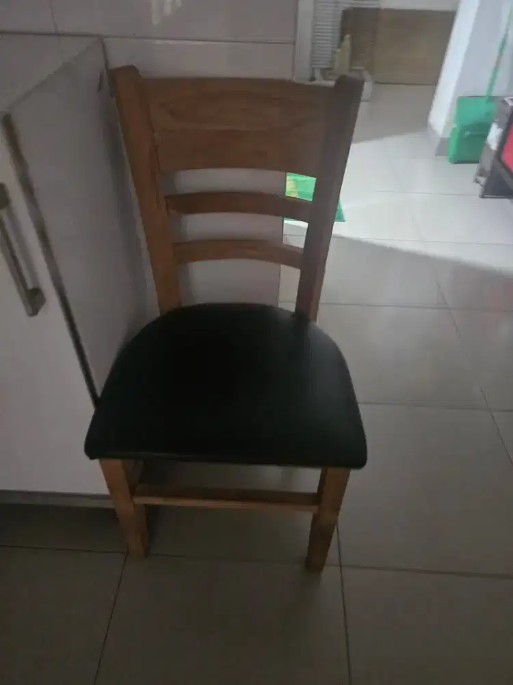 Kursi Kayu Jok Kulit