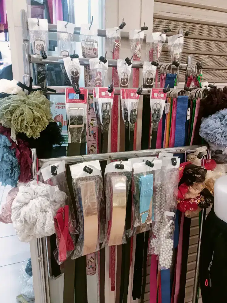 Rak sabuk ikat pinggang display rak celana bawahan