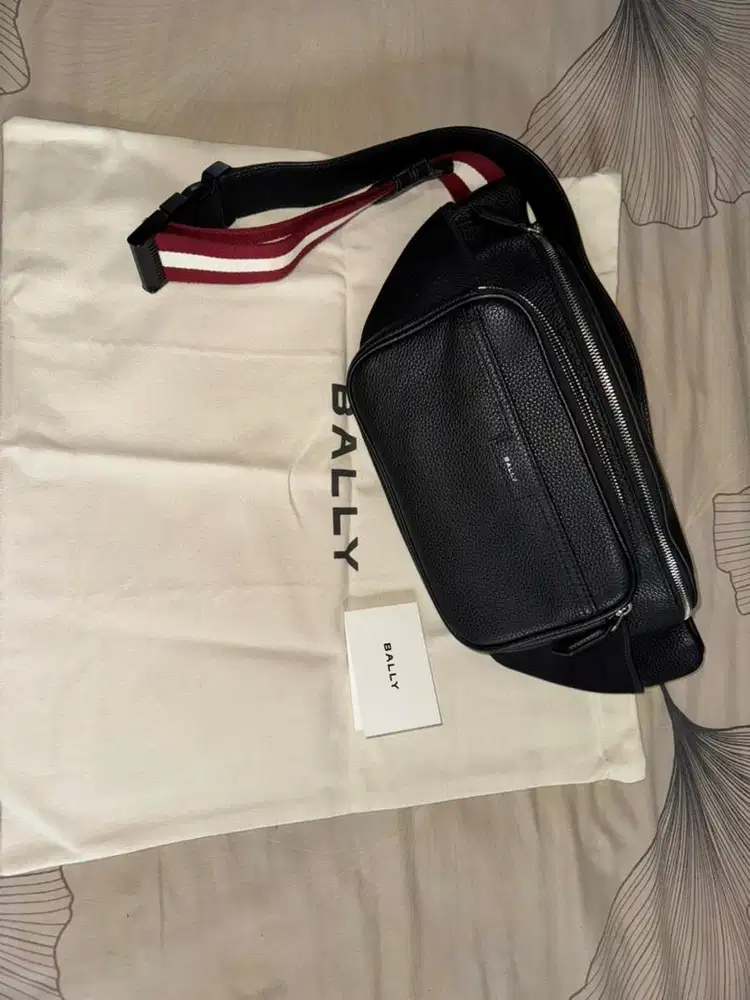 DIJUAL Bally code belt bag in black nylon (preloved)