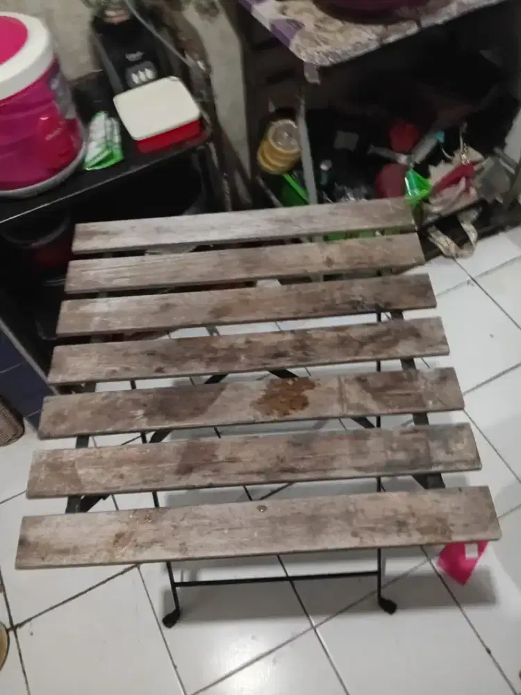 Meja teras siap pakai