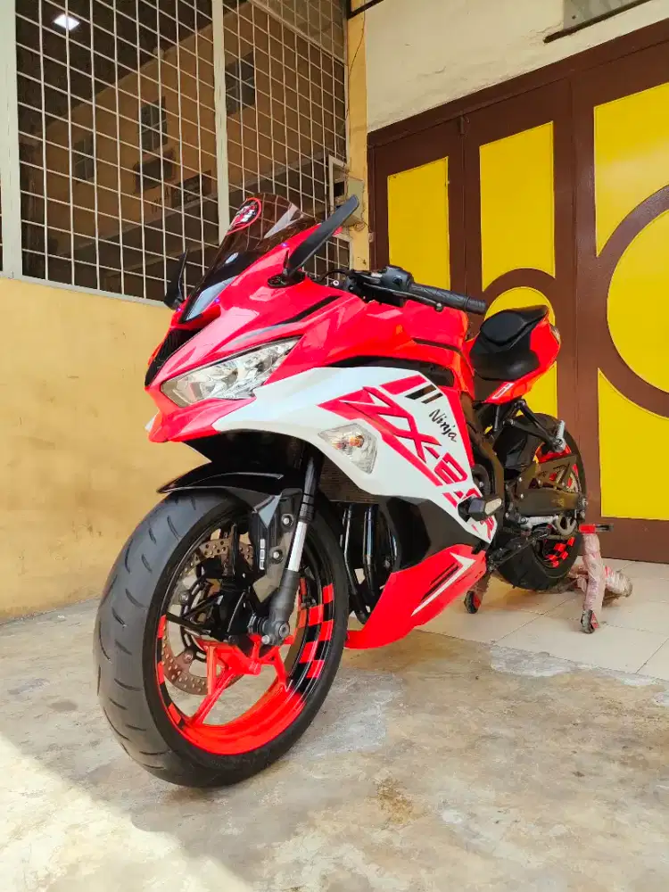 Kawasaki ZX25R / ZX 25R 2022 ABS KQS 2022, Red Premium Metalic, Mulus.