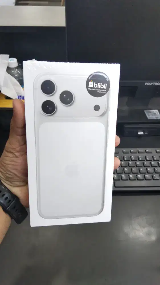 READY IPHONE 17 PROMAX 256 SILVER