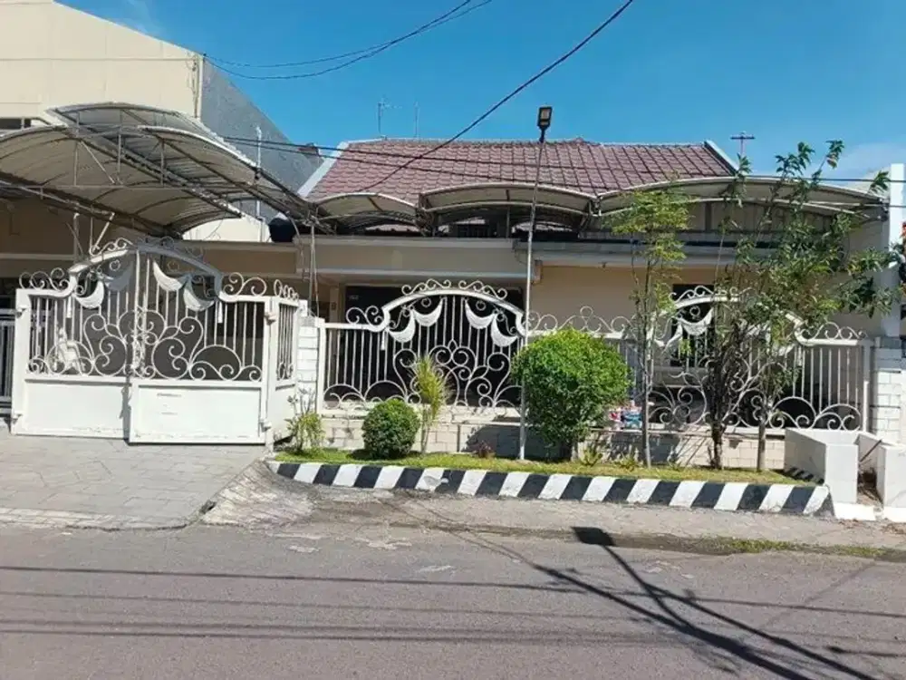 Rumah Second Manyar Terawat Siap Huni, Dekat ke Tengah Kota