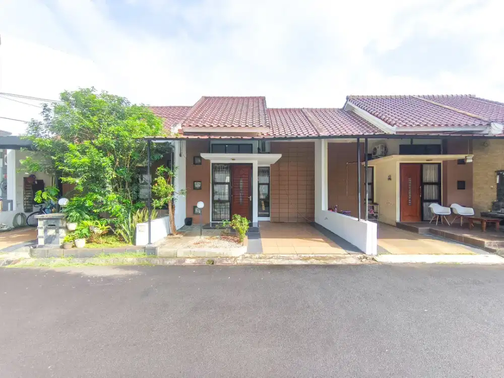 Rumah SHM 15 Menit ke Pamulang Square Hadap Selatan J-38261