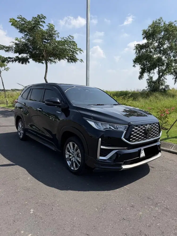 Innova Zenix 2.0 Q Hybrid TSS Modelista 2025
