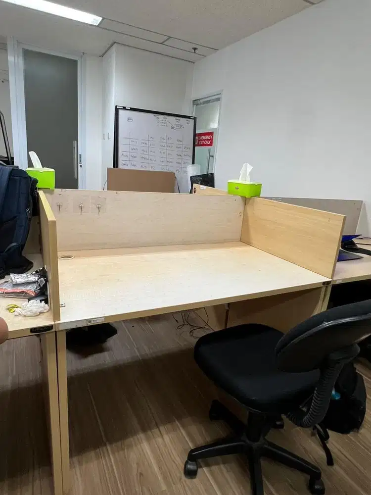 Meja Sekat Kantor 125x70 cm