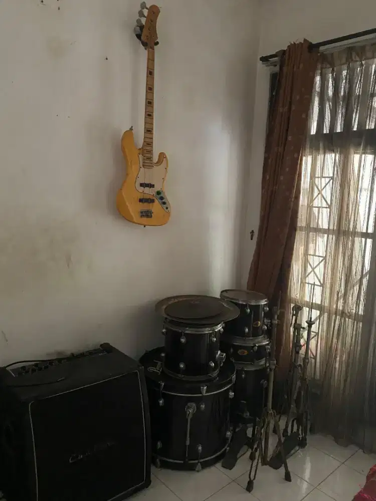 gitar bas merek eko