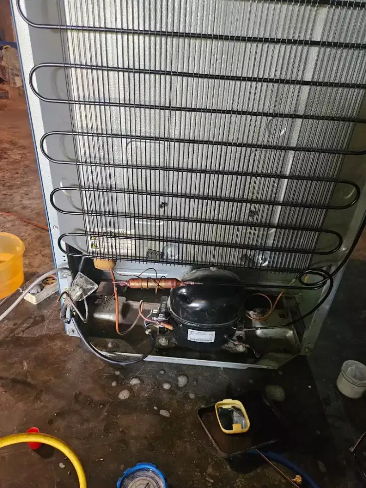 Servis kulkas, ac, mesin cuci panggilan
